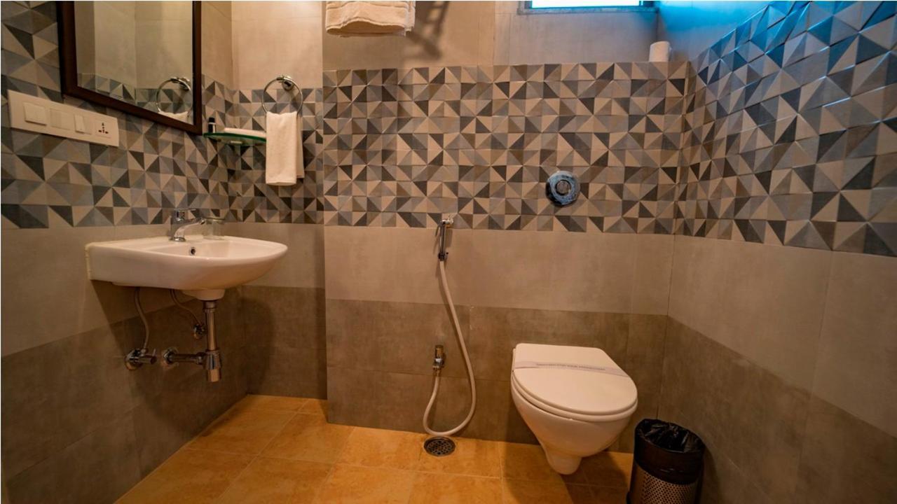Hotel Wonder Cliff Udaipur Exterior photo